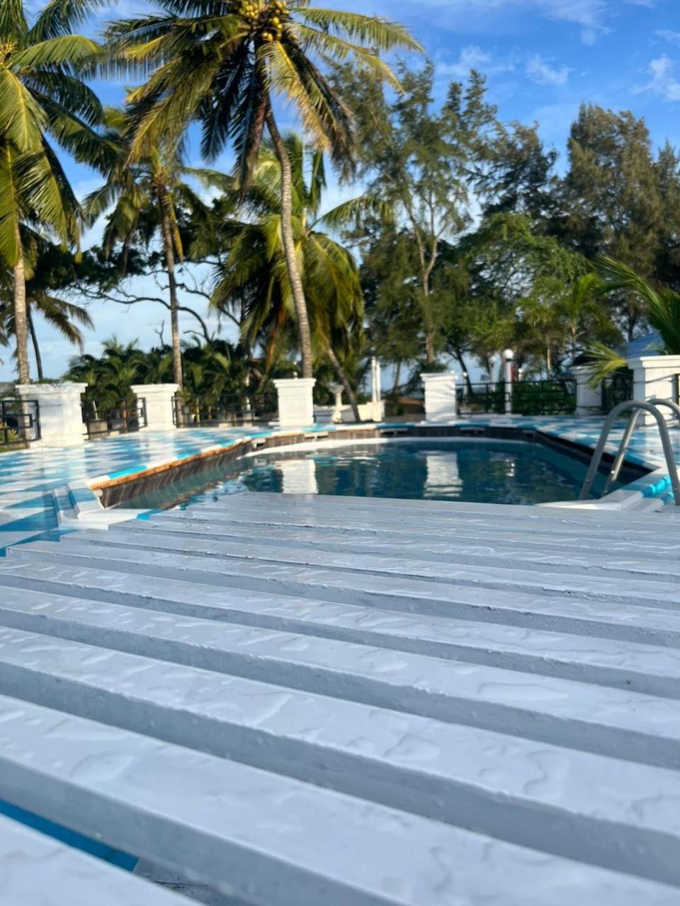 Ceylonta Beach Resort And Spa Хамбантота Екстериор снимка